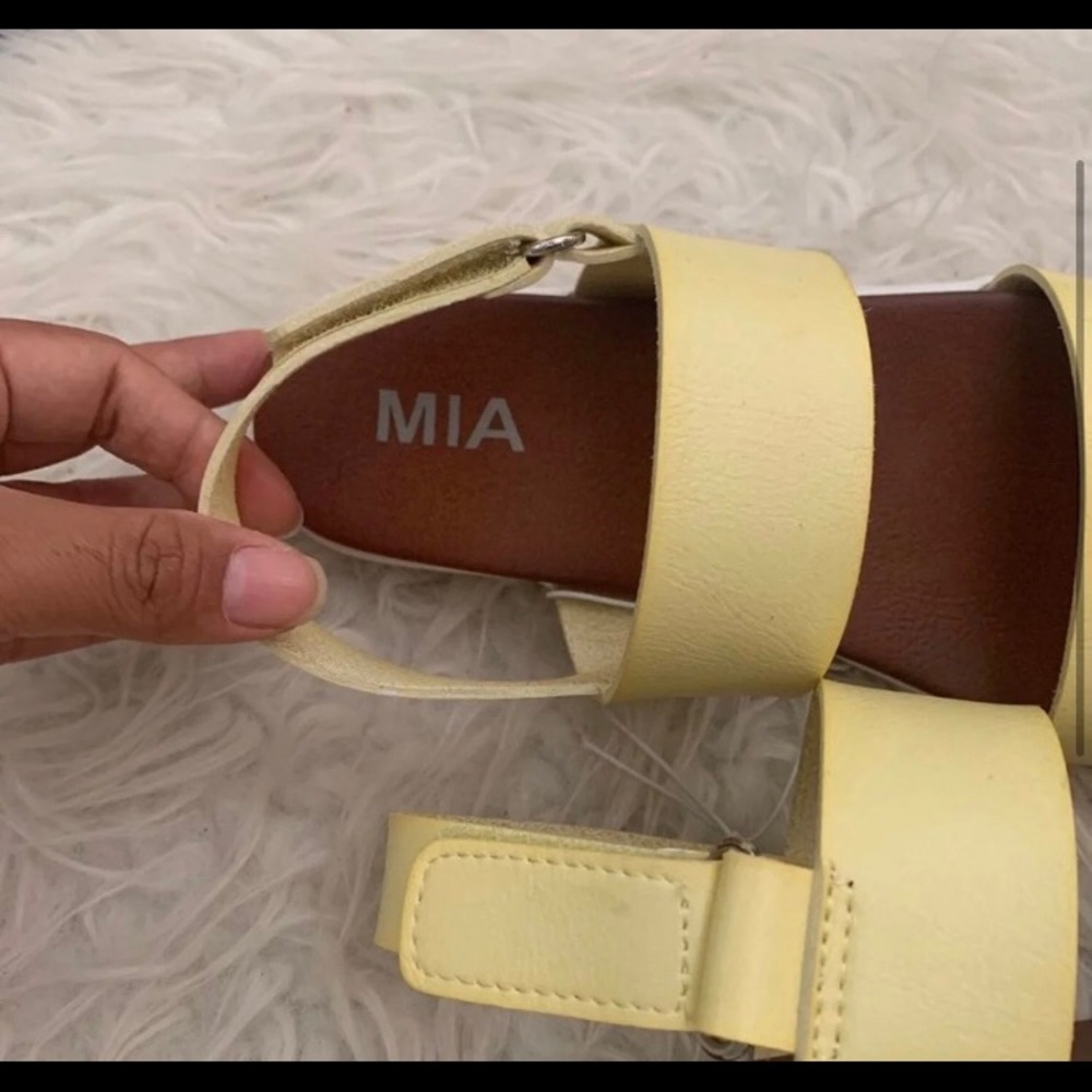 Mia Sandals - Picture 3 of 3